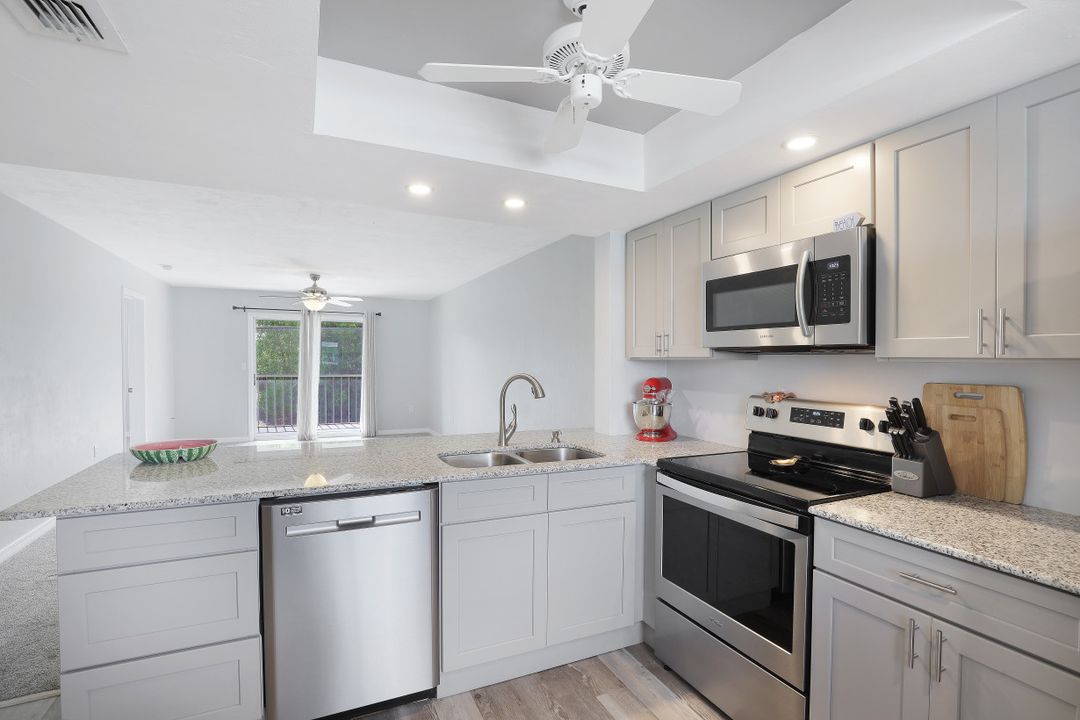 140 Cypress Way E #607, Naples, FL 34110