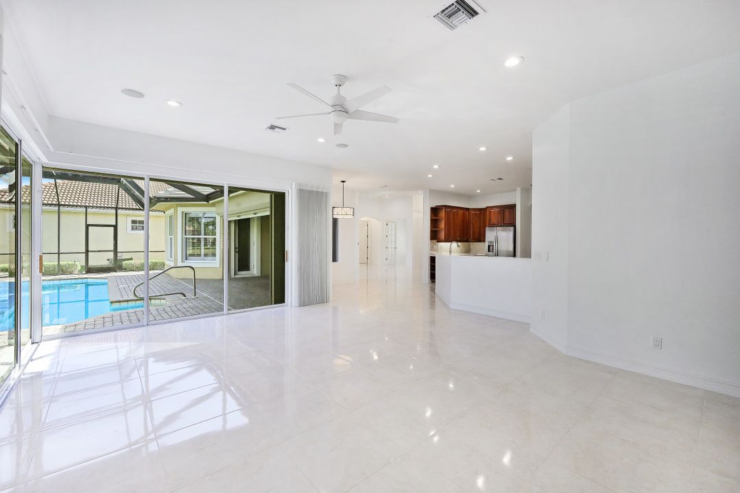 4899 Rustic Oaks Cir, Naples, FL 34105