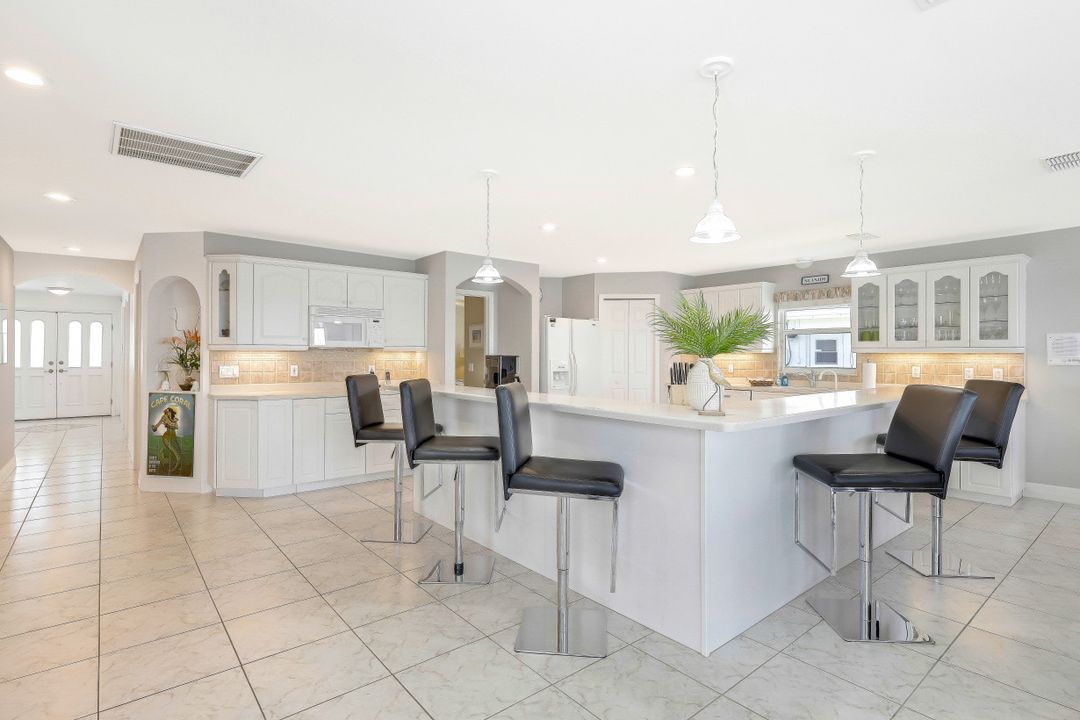 642 Coral Dr, Cape Coral, FL 33904