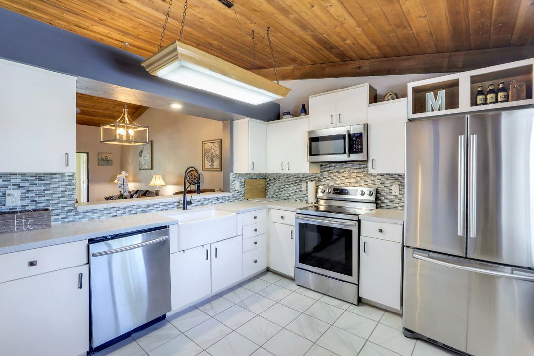 3018 Kings Lake Blvd #3018, Naples, FL 34112