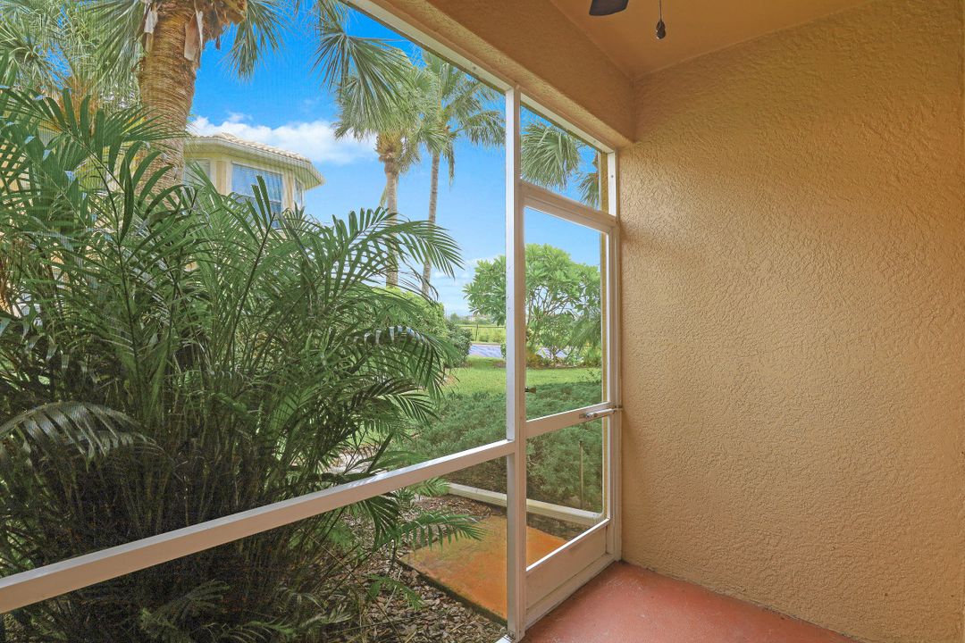 9723 Heatherstone Lake Ct, Estero, FL 33928