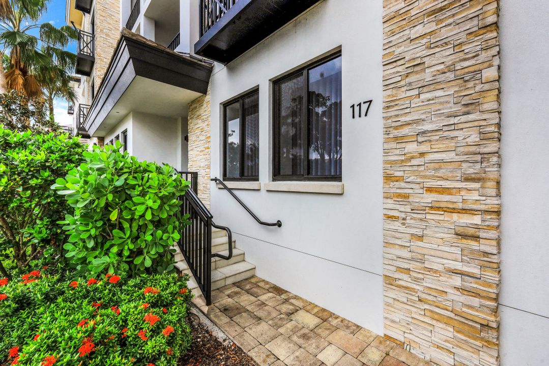 1135 3rd St S #117, Naples, FL 34102