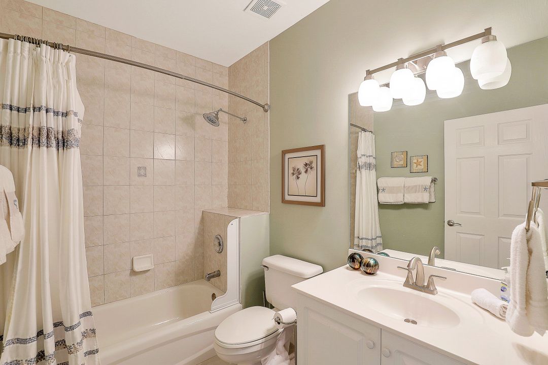 2120 Cay Lagoon Dr #223, Naples, FL 34109