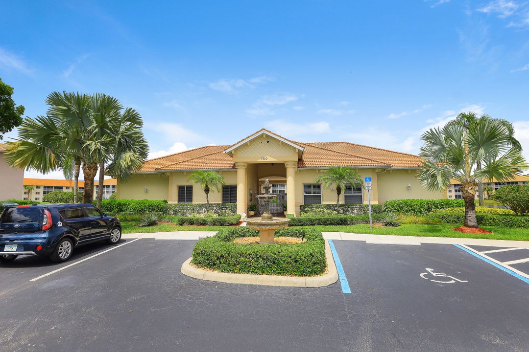 7822 Great Heron Way #104, Naples, FL 34104