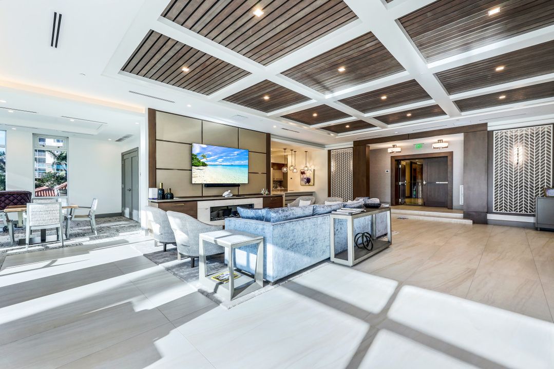 6585 Nicholas Blvd  #1803, Naples, FL 34108