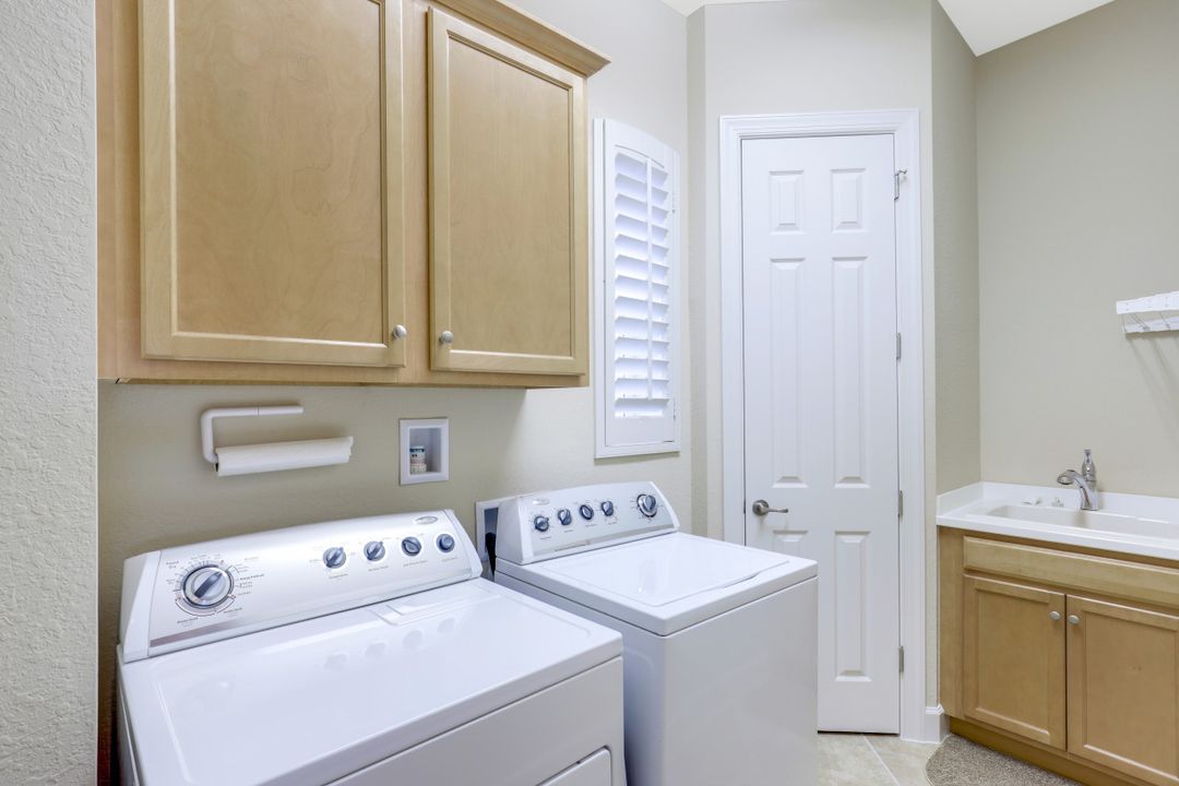 9525 Ironstone Terrace #Unit 202, Naples, FL 34120