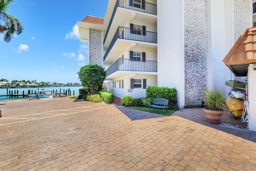 222 Harbour Dr #104, Naples, FL 34103