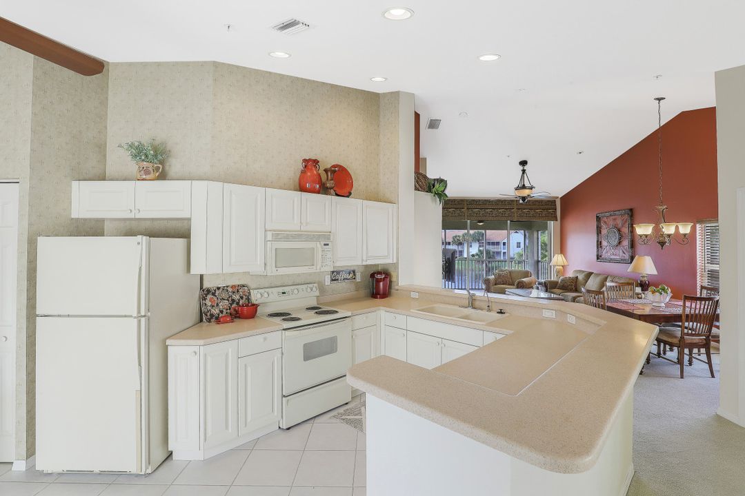 5025 Cedar Springs Dr #204, Naples, FL 34110