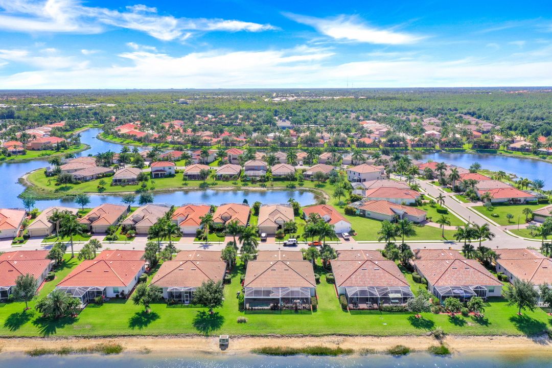 14528 Grapevine Dr, Naples, FL 34114