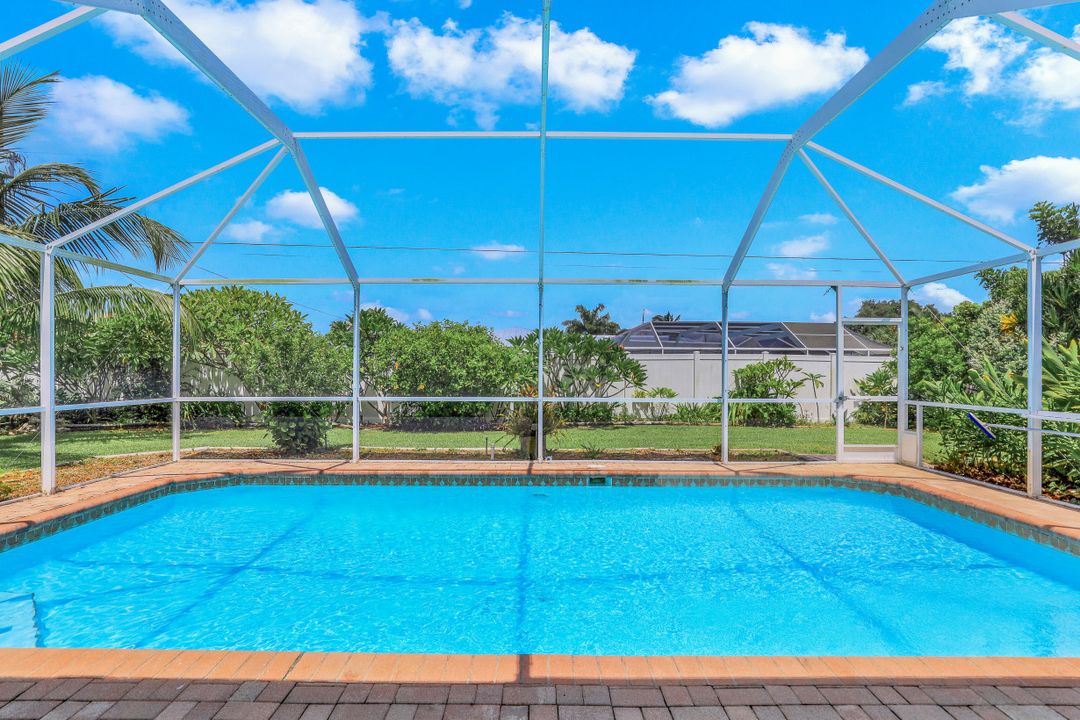 1007 Archer Pkwy E, Cape Coral, FL 33904