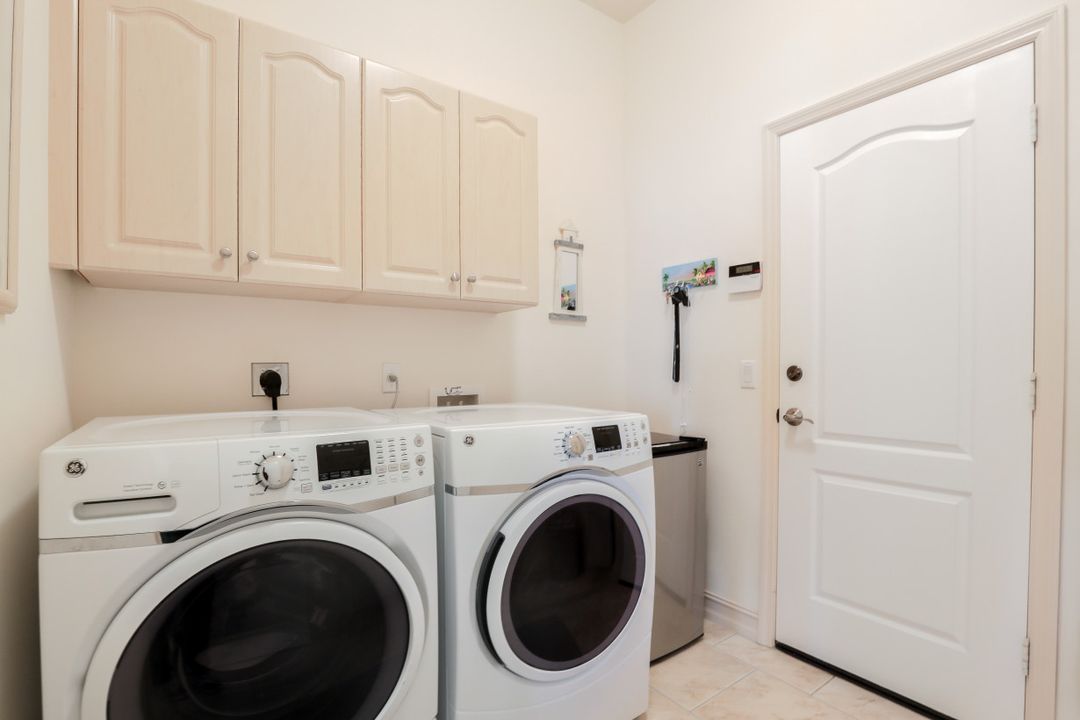 5360 Mikado Ct, Cape Coral, FL 33904