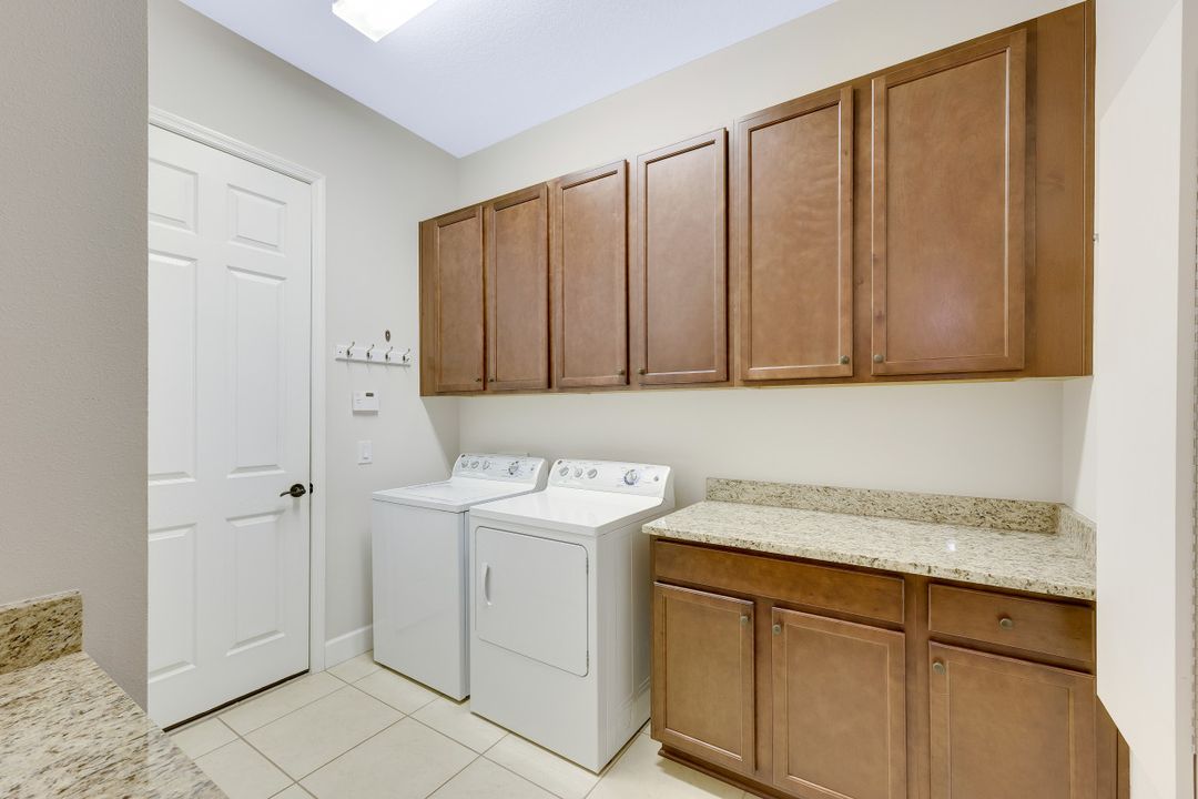 9160 Isla Bella Cir, Bonita Springs, FL 34135