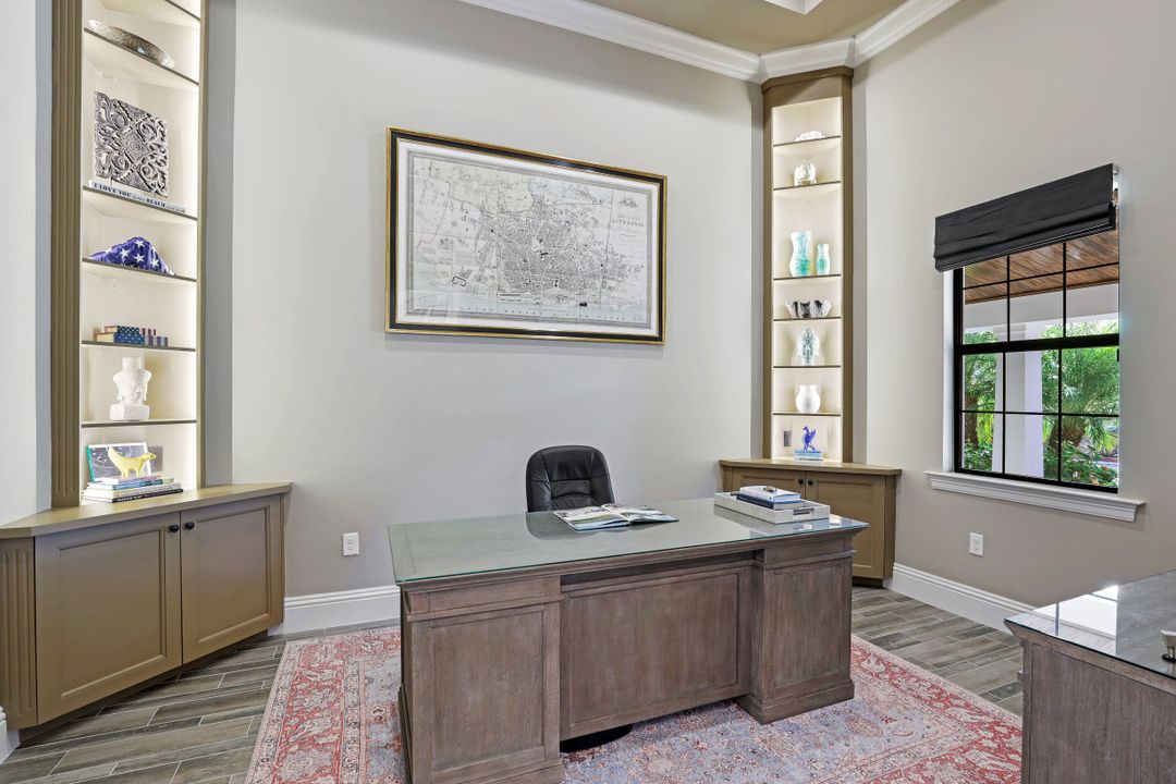 9067 Breakwater Dr, Naples, FL 34120