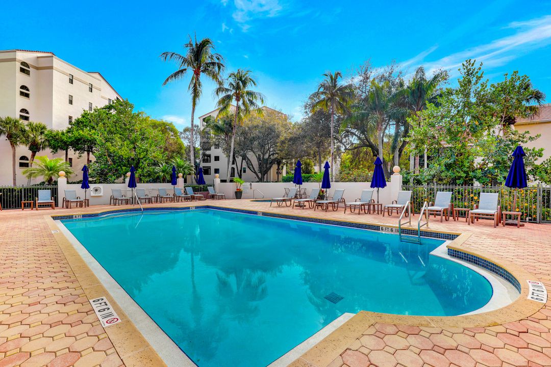 6535 Valen Way #E-203, Naples, FL 34108