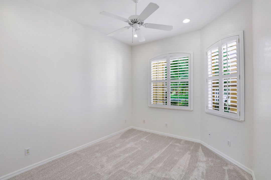 995 Chesapeake Bay Ct, Naples, FL 34120