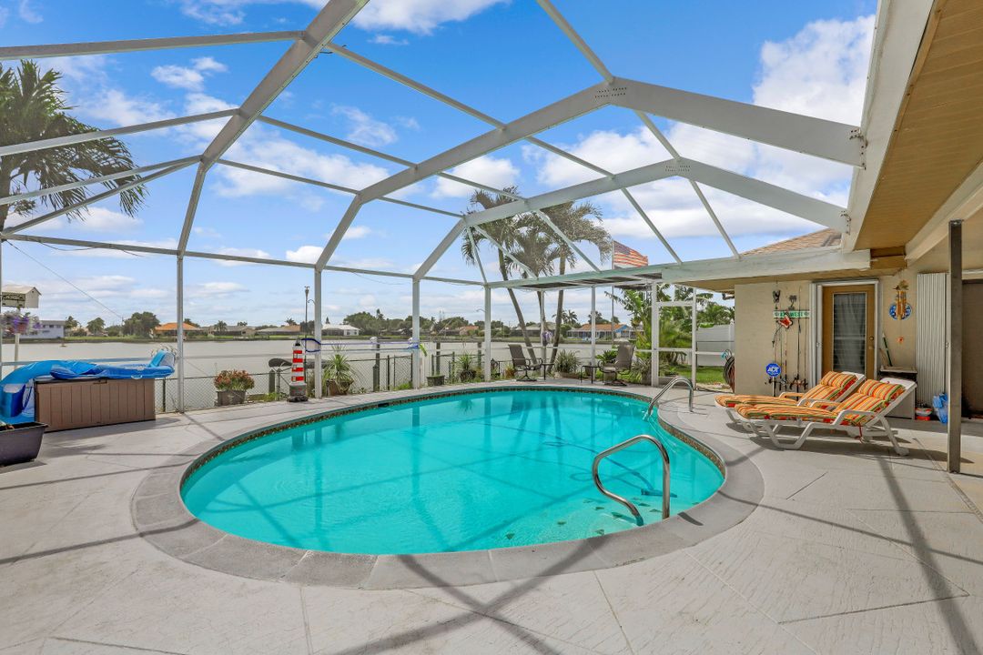 28 SE 12th Ave, Cape Coral, FL 33990