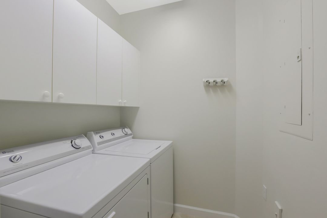 3062 Driftwood Way #4302, Naples, FL 34109