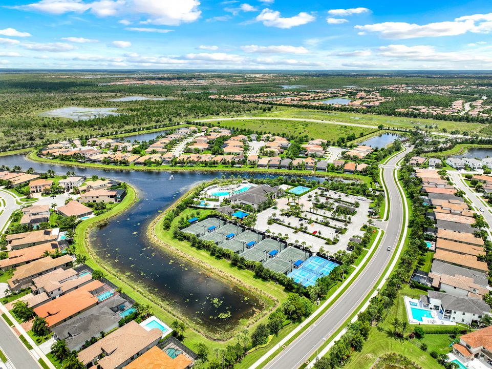 4448 Aurora St, Naples, FL 34119