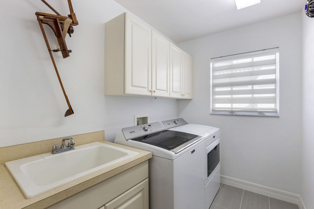 1671 Triangle Palm Terrace, Naples, FL 34119