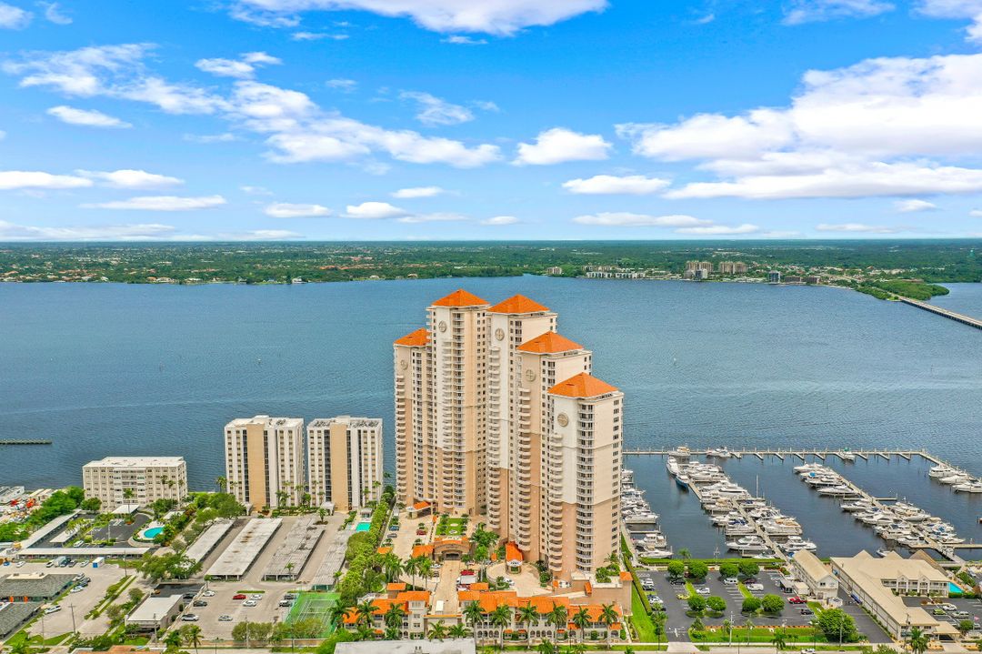 2090 W First St, Fort Myers, FL 33901