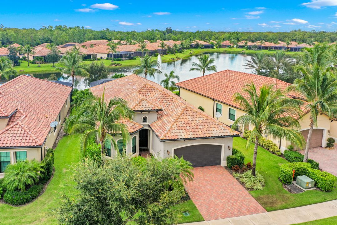 9104 Isla Bella Cir, Bonita Springs, FL 34135
