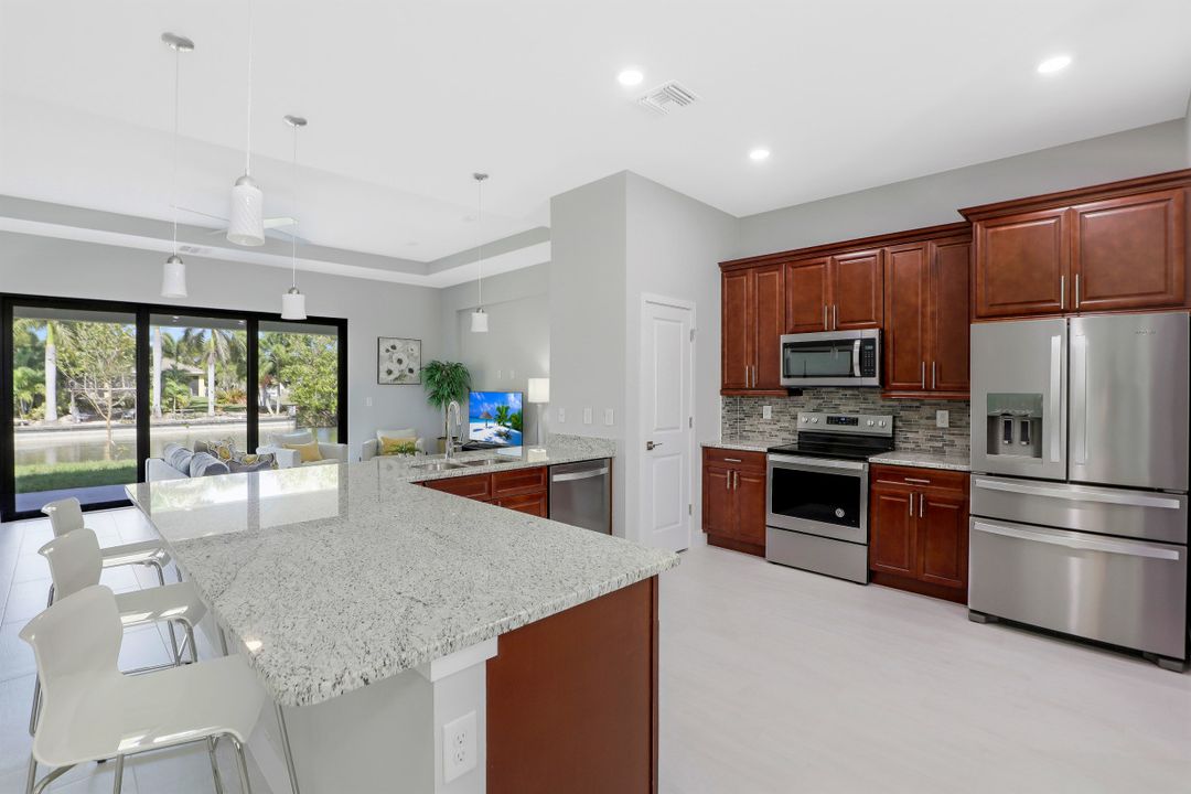 307 Gleason Pkwy, Cape Coral, FL 33914