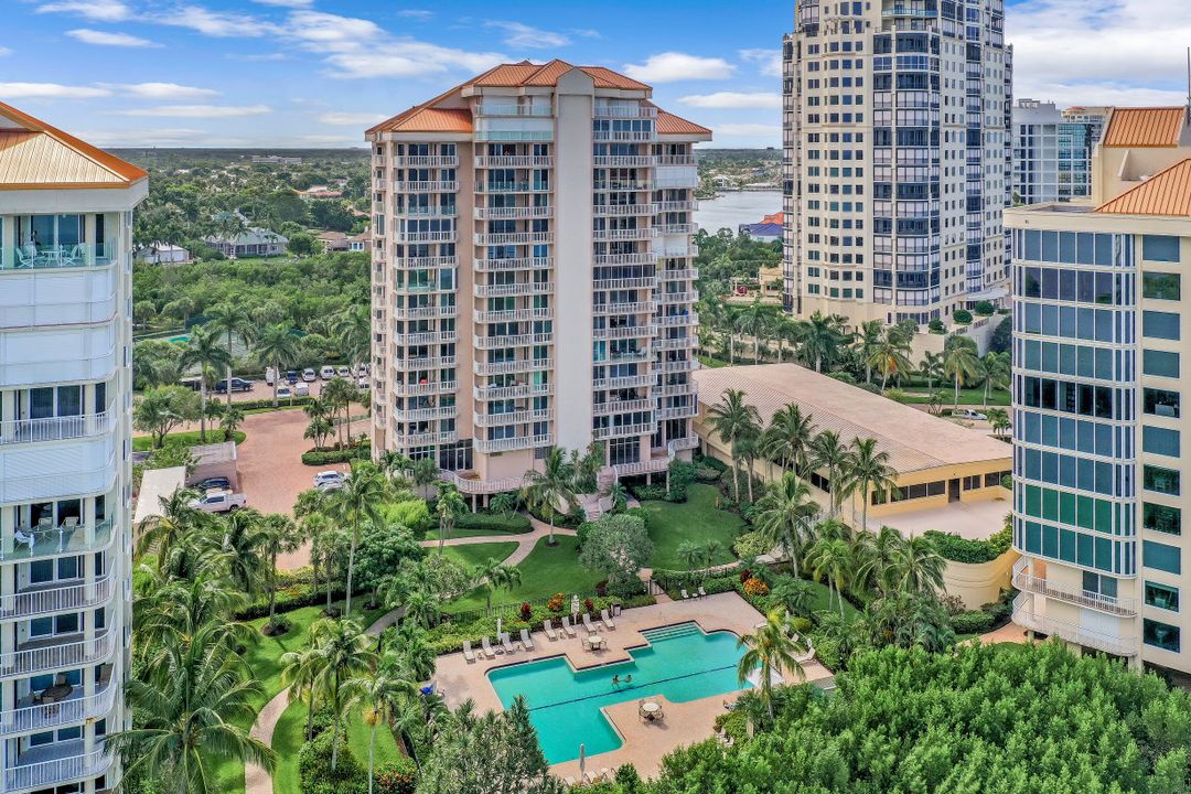 40 Seagate Dr #1101, Naples, FL 34103