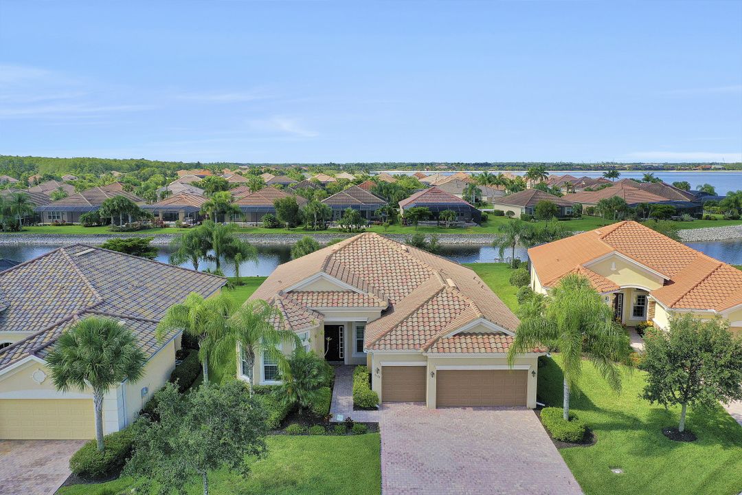 9172 Flint Ct, Naples, FL 34120