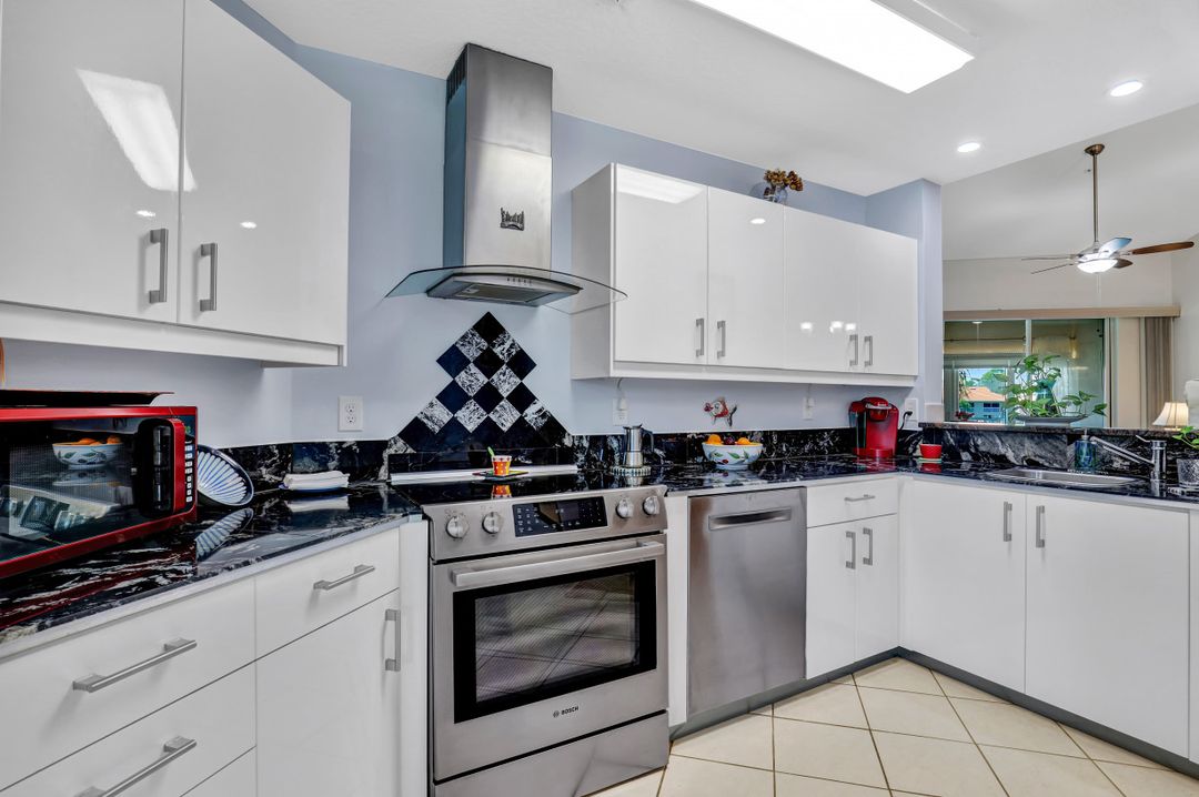 6940 Huntington Lakes Cir #202, Naples, FL 34119