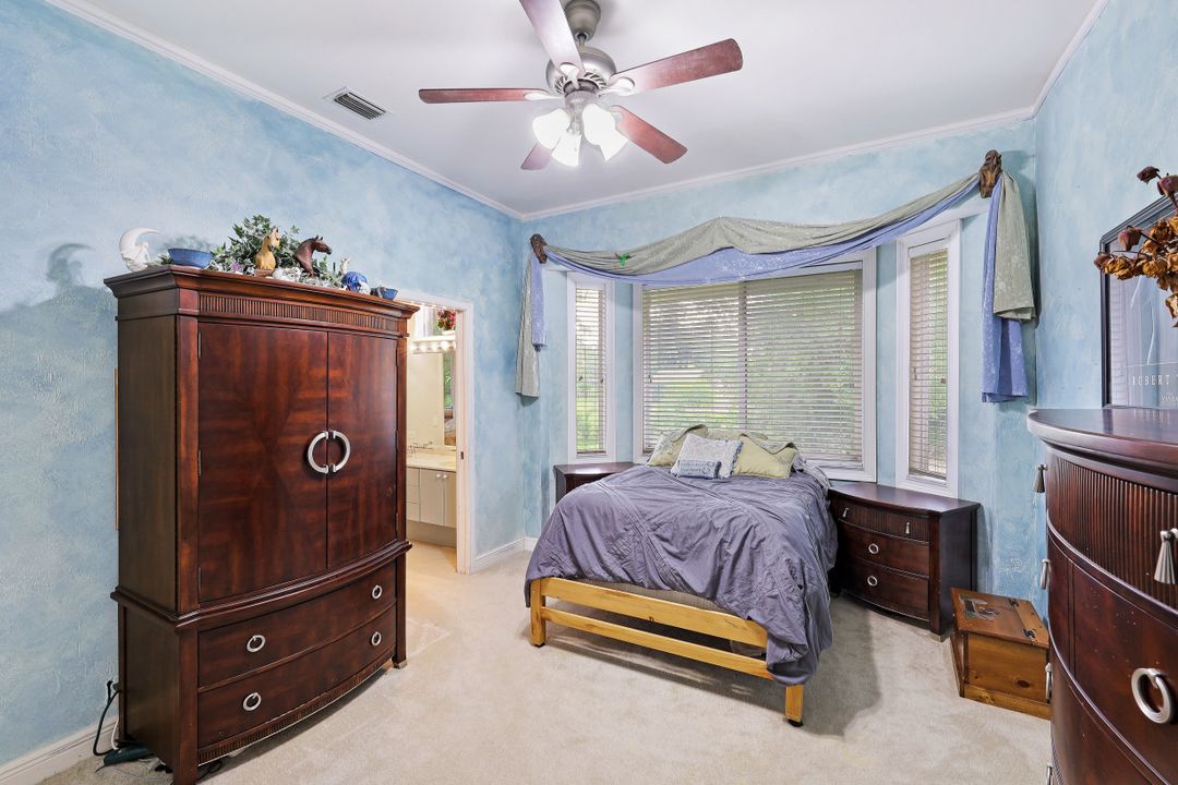 6881 Bottlebrush Ln, Naples, FL 34109