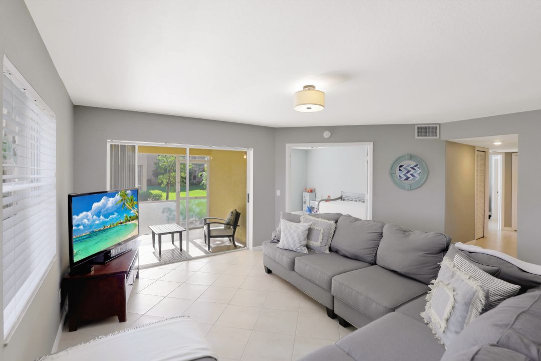 9605 Crescent Garden Dr, Naples, FL 34109