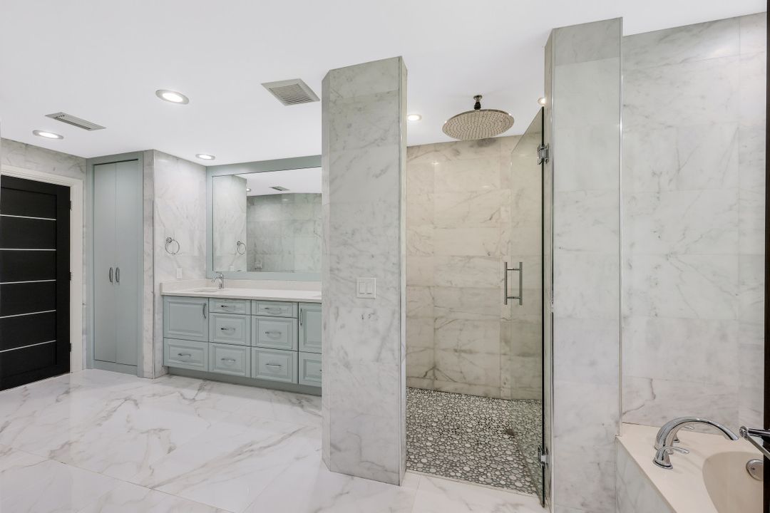 720 17th St NW, Naples, FL 34120