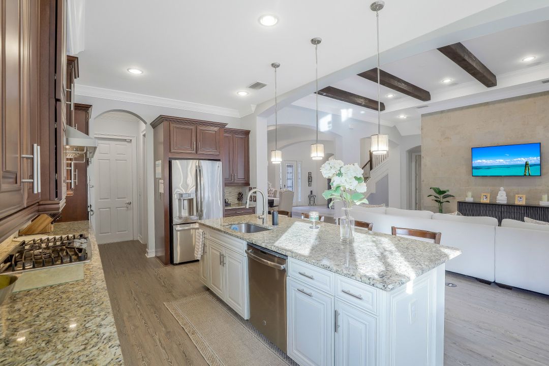 1600 Mockingbird Dr, Naples, FL 34120