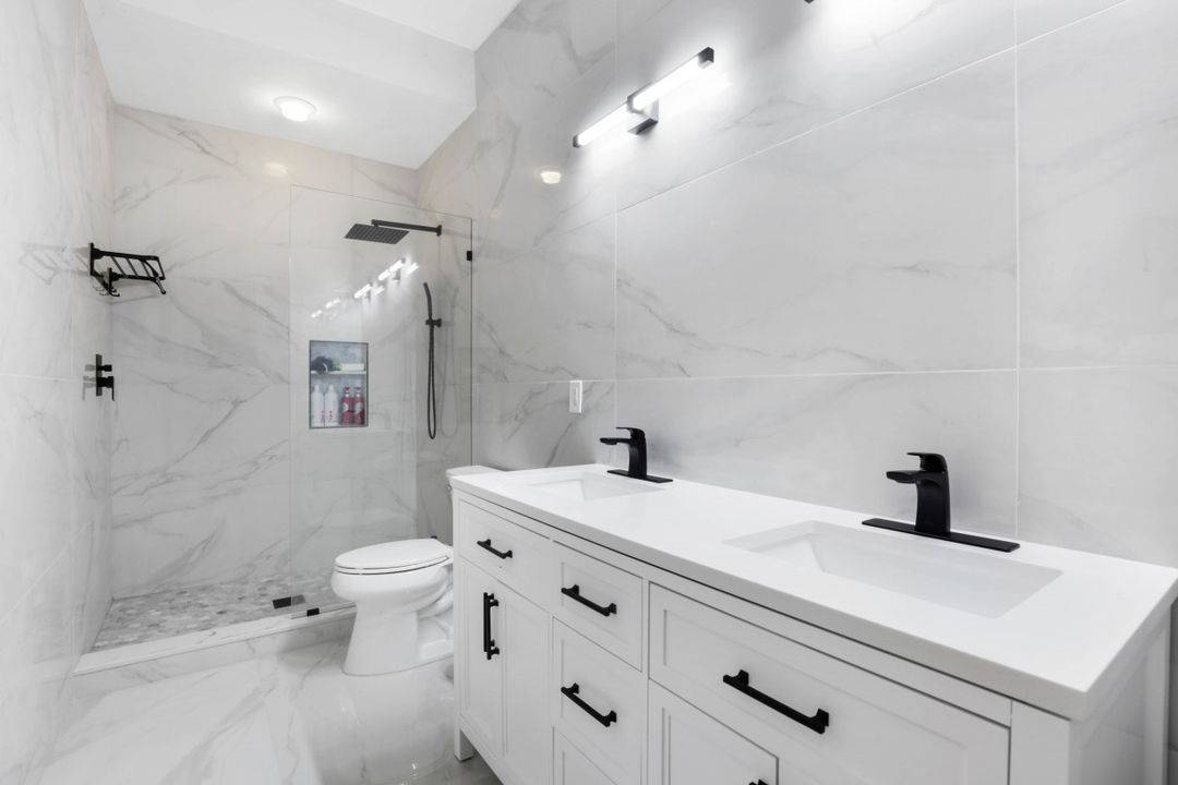 1434 Serrano Cir, Naples, FL 34105