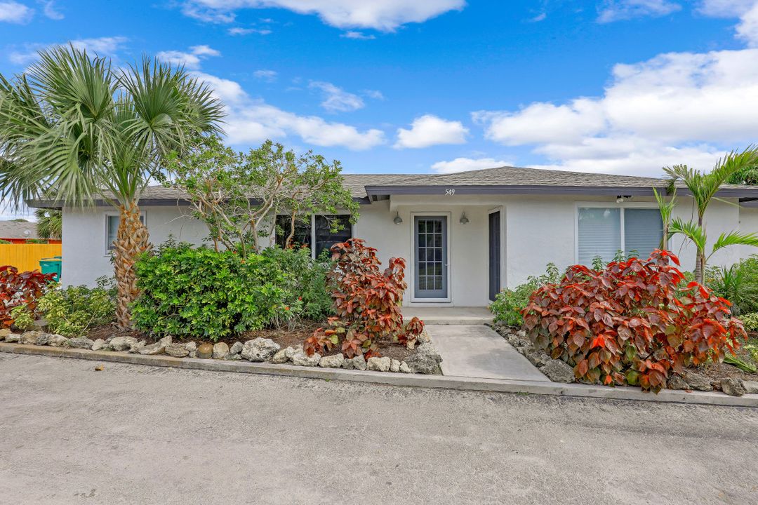 549 94th Ave N, Naples, FL 34108