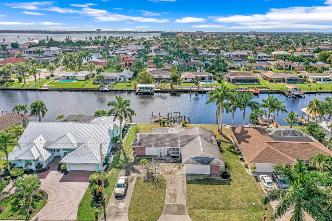 1932 SE 35th St, Cape Coral, FL 33904