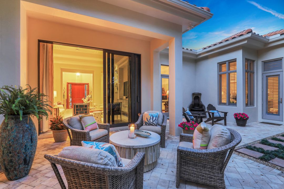 2086 Torino Way, Naples, FL 34105