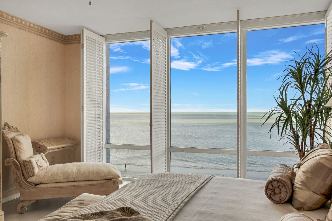 4951 Gulf Shore Blvd #302, Naples, FL 34103