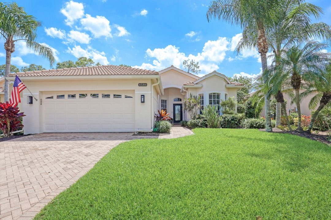 8586 Gleneagle Way, Naples, FL 34120