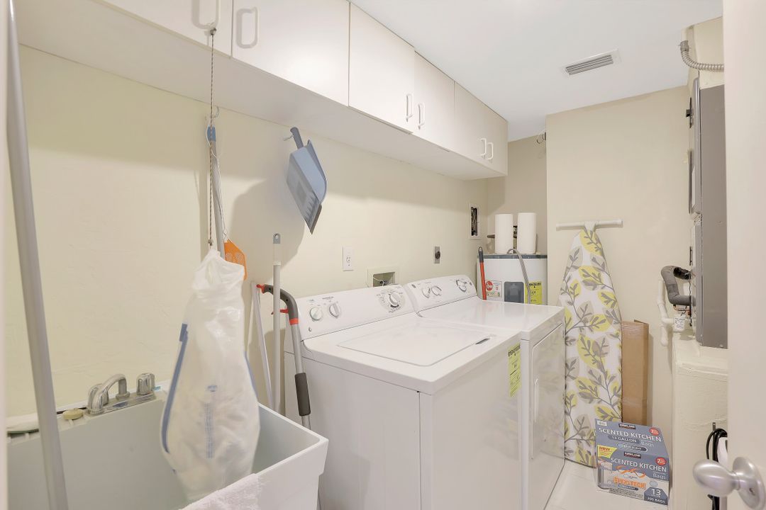 285 Naples Cove Dr #1106, Naples, FL 34110