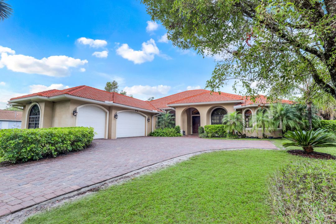 641 27th St SW, Naples, FL 34117