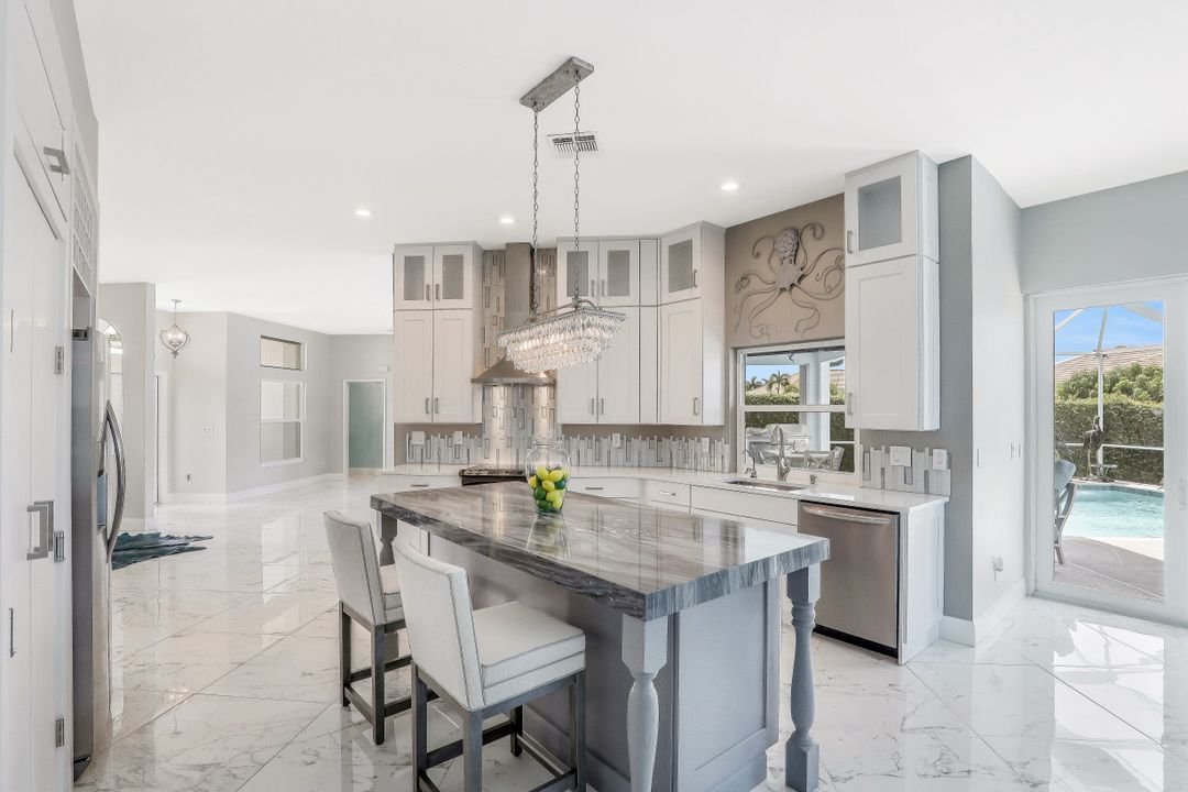 570 Elk Cir, Marco Island, FL 34145