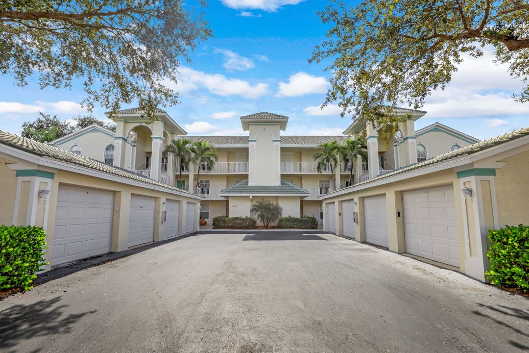 15415 Cedarwood Ln #204, Naples, FL 34110