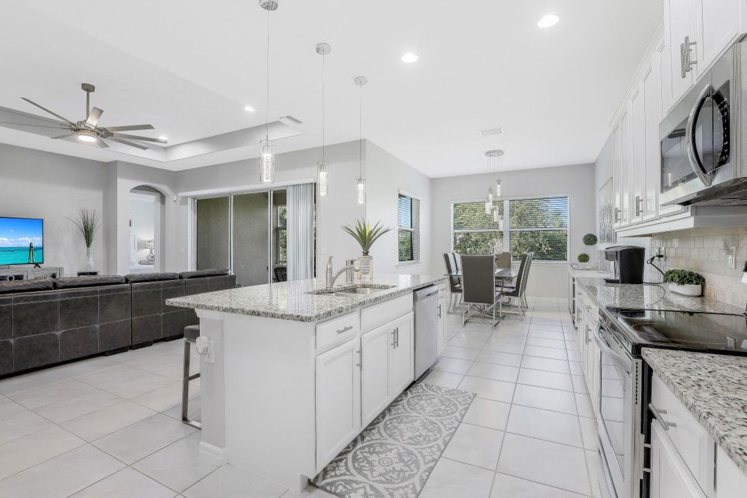 3001 Sunset Pointe Cir, Cape Coral, FL 33914