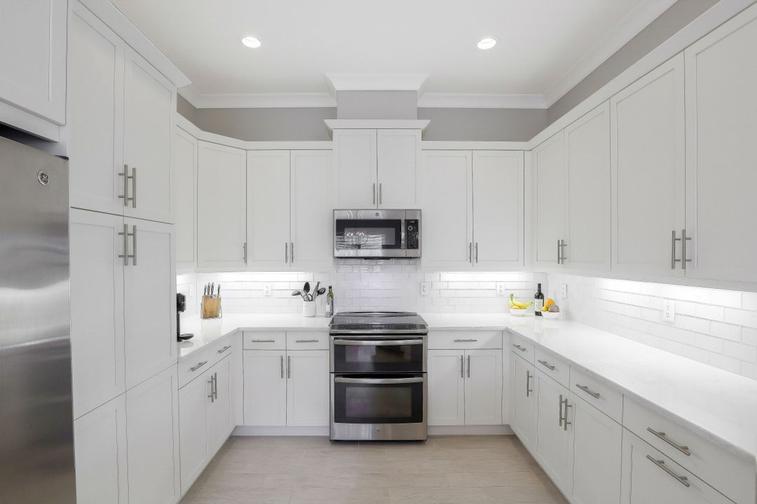 7075 Dominica Dr, Naples, FL 34113