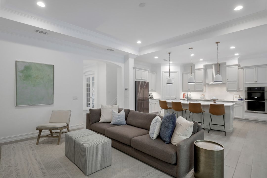 1431 Mockingbird Dr, Naples, FL 34120