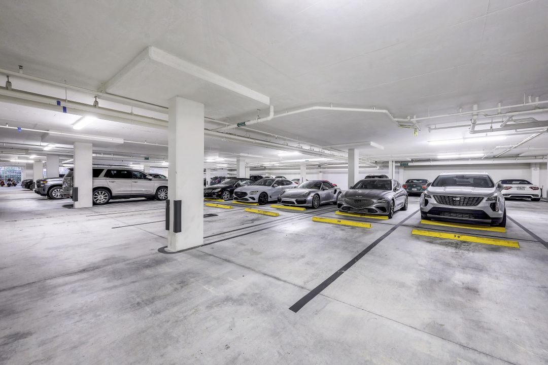 1060 Borghese Ln  #906, Naples, FL 34114