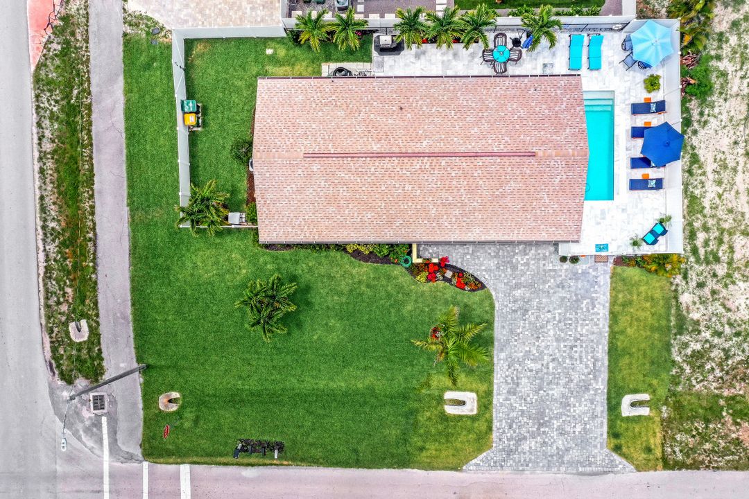 698 105th Ave N, Naples, FL 34108