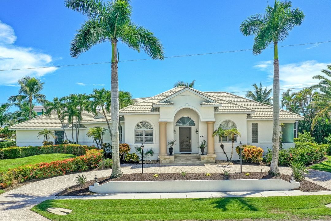 690 Pelican Ct, Marco Island, FL 34145