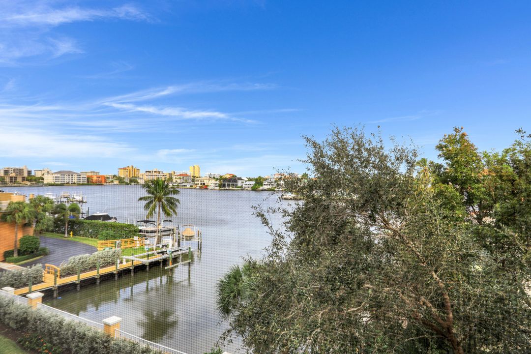 450 Launch Cir #404, Naples, FL 34108